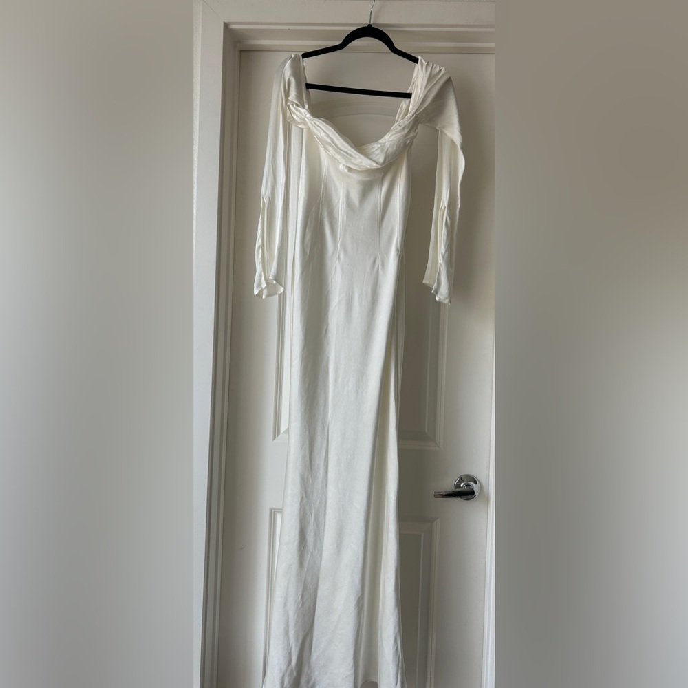 Meshki Off-Shoulder White Longsleeve Dress - Picture 4 of 4